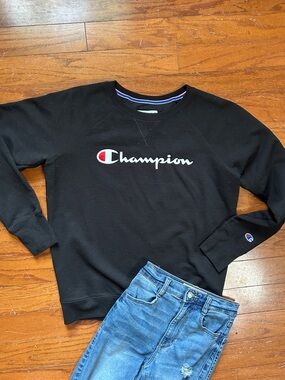 Champion Black Crewneck Sweatshirt